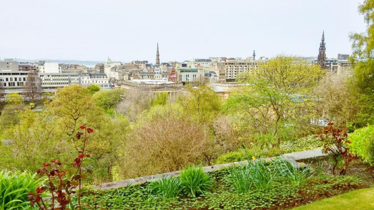 Ramsay Gardens - Grand 4-Bedroom Apartment Next To Castle Edimburgo Esterno foto