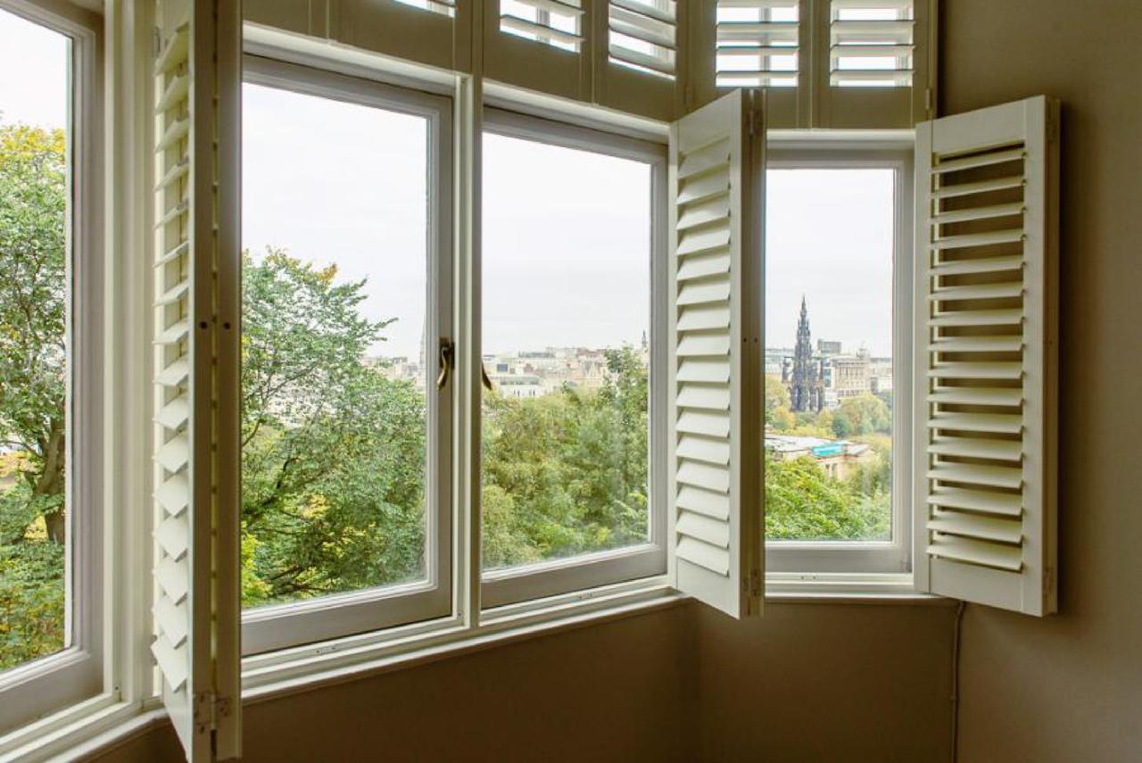 Ramsay Gardens - Grand 4-Bedroom Apartment Next To Castle Edimburgo Esterno foto
