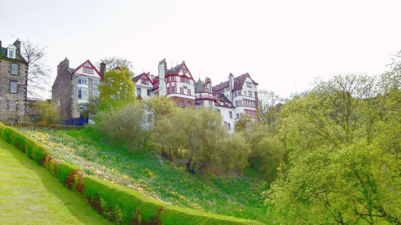 Ramsay Gardens - Grand 4-Bedroom Apartment Next To Castle Edimburgo Esterno foto