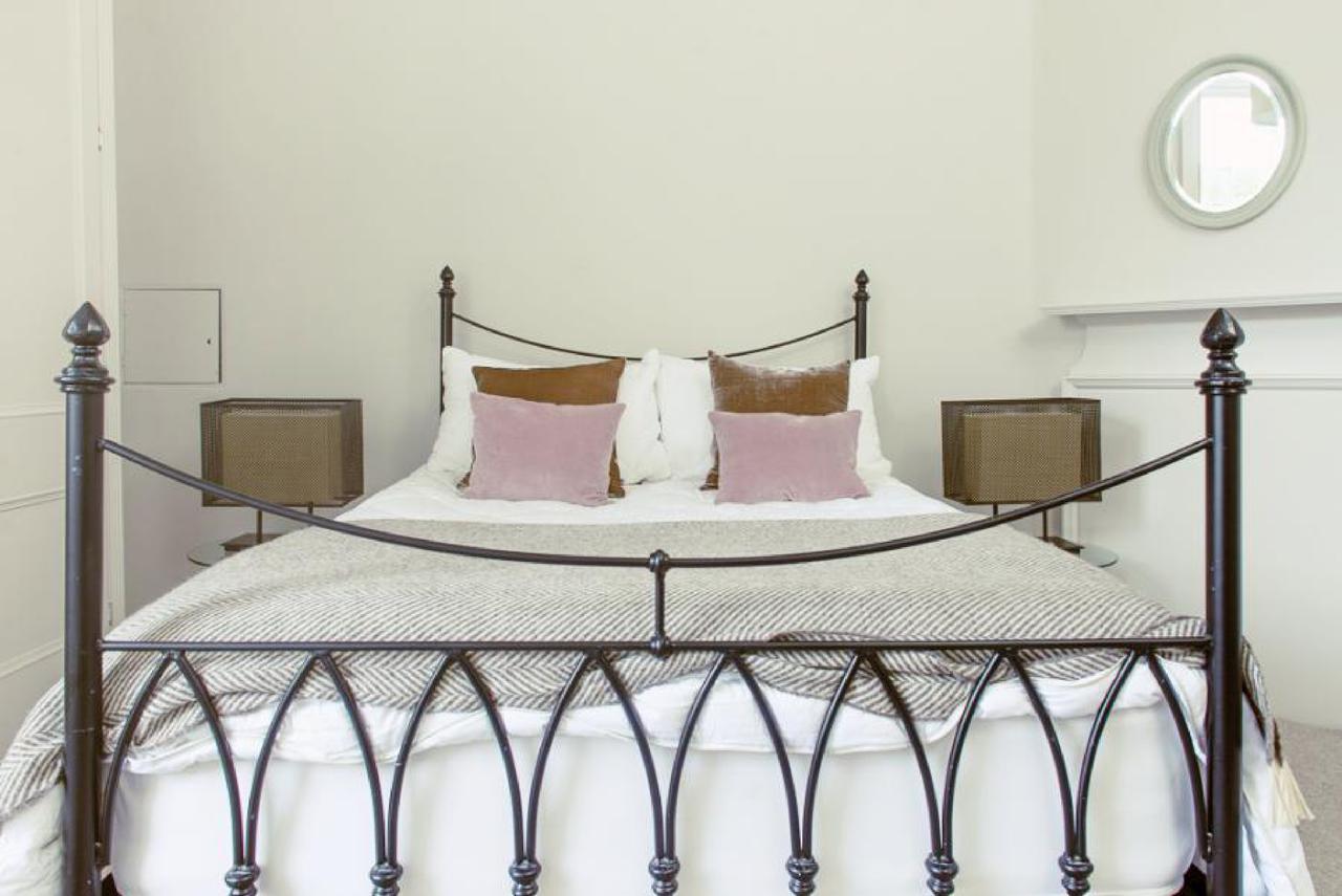Ramsay Gardens - Grand 4-Bedroom Apartment Next To Castle Edimburgo Esterno foto