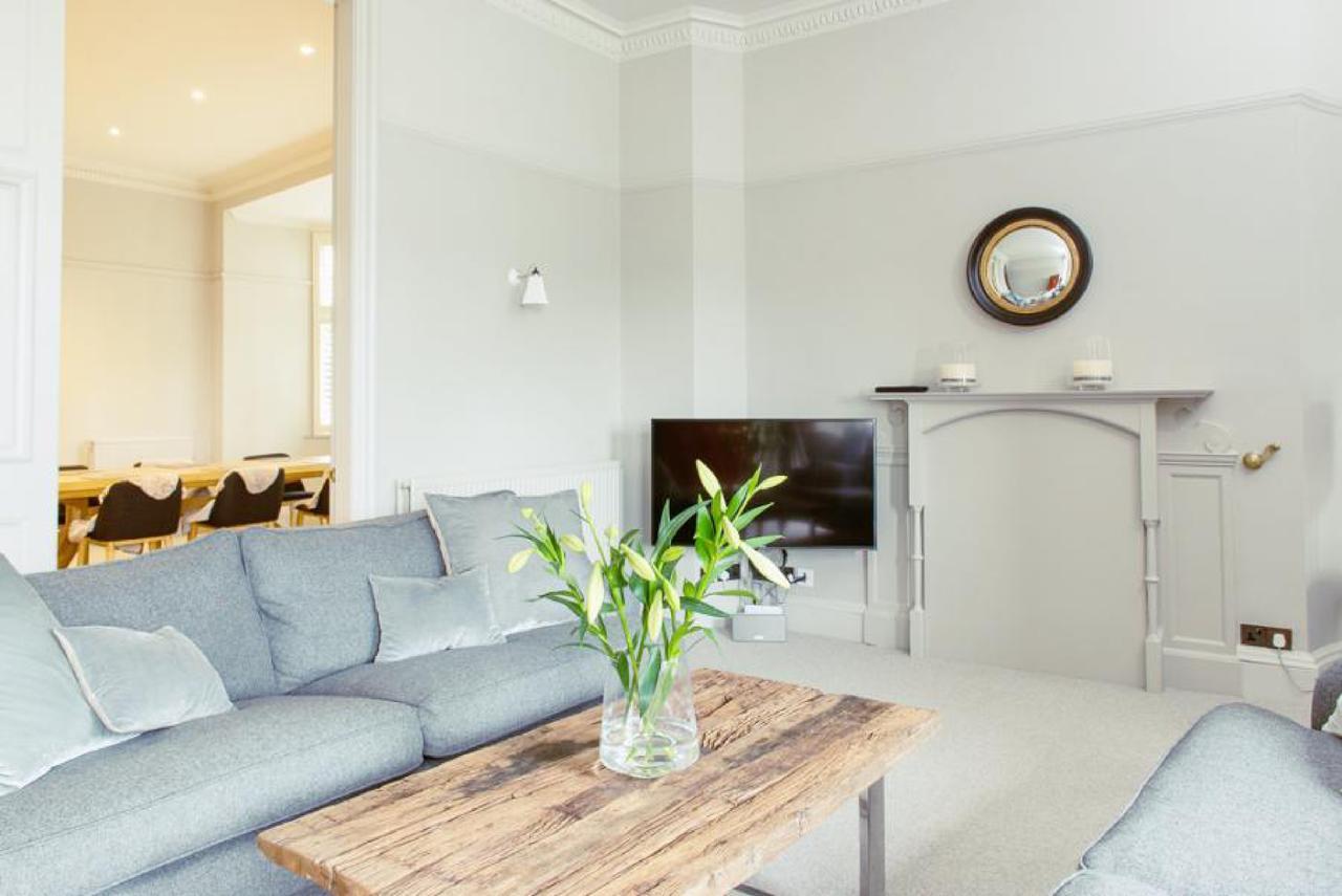 Ramsay Gardens - Grand 4-Bedroom Apartment Next To Castle Edimburgo Esterno foto