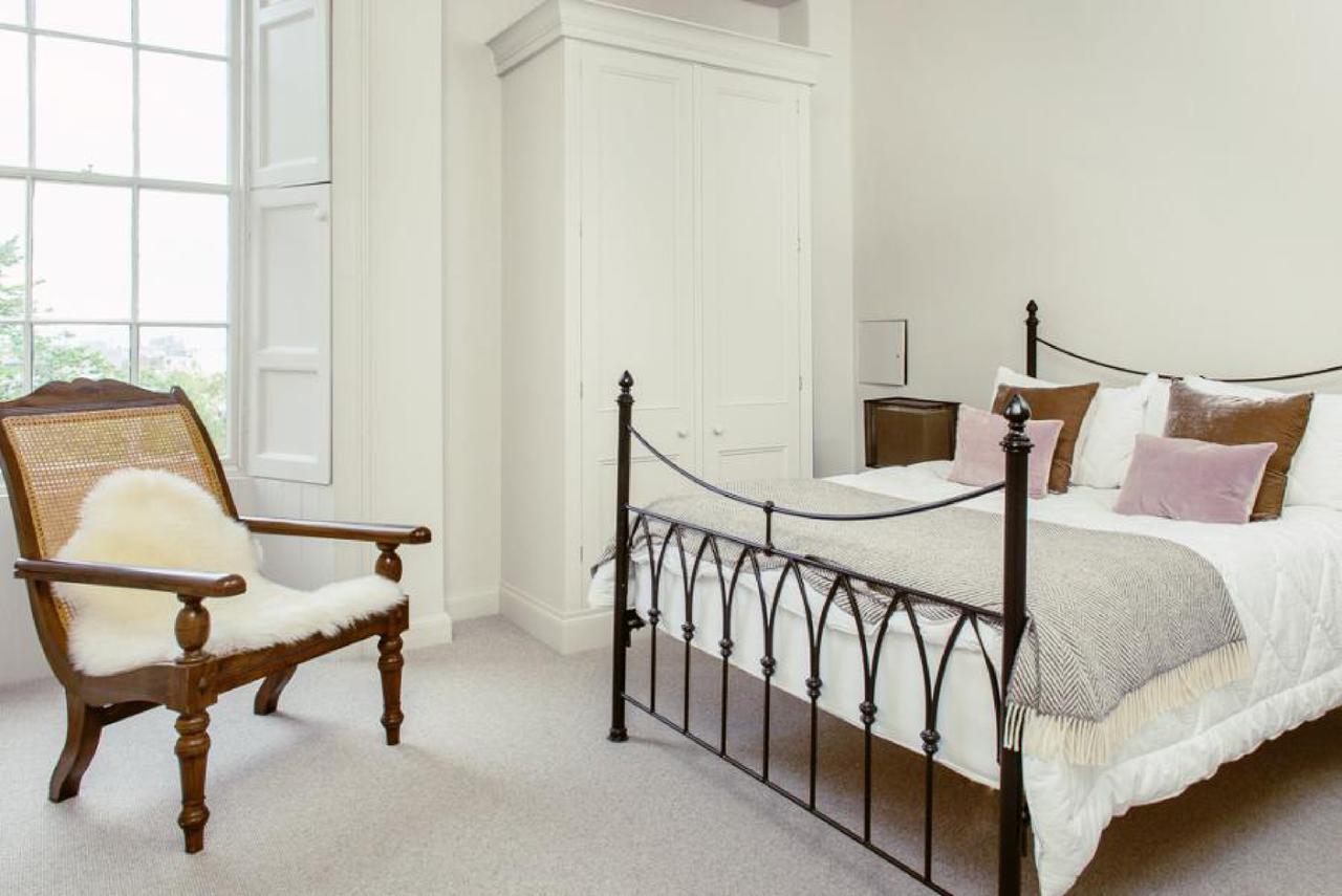 Ramsay Gardens - Grand 4-Bedroom Apartment Next To Castle Edimburgo Esterno foto