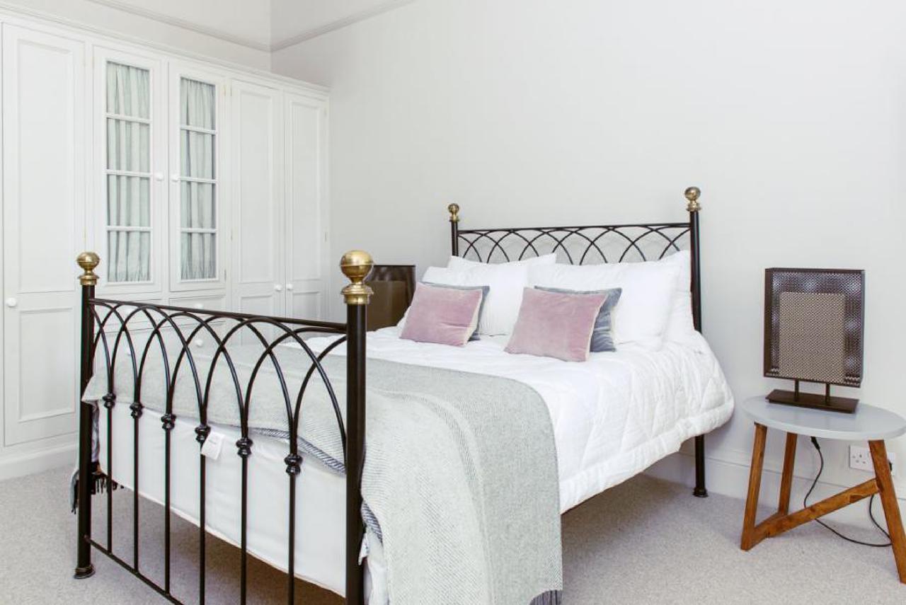 Ramsay Gardens - Grand 4-Bedroom Apartment Next To Castle Edimburgo Esterno foto