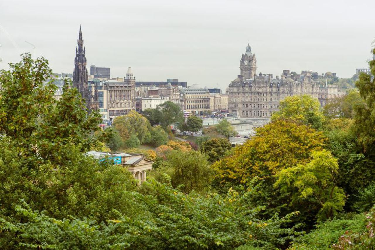 Ramsay Gardens - Grand 4-Bedroom Apartment Next To Castle Edimburgo Esterno foto